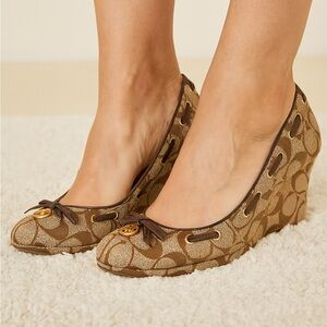 HOST PICK - 🔥 Best-Selling COACH Wedge – A Must-Have Wardrobe Staple 🔥